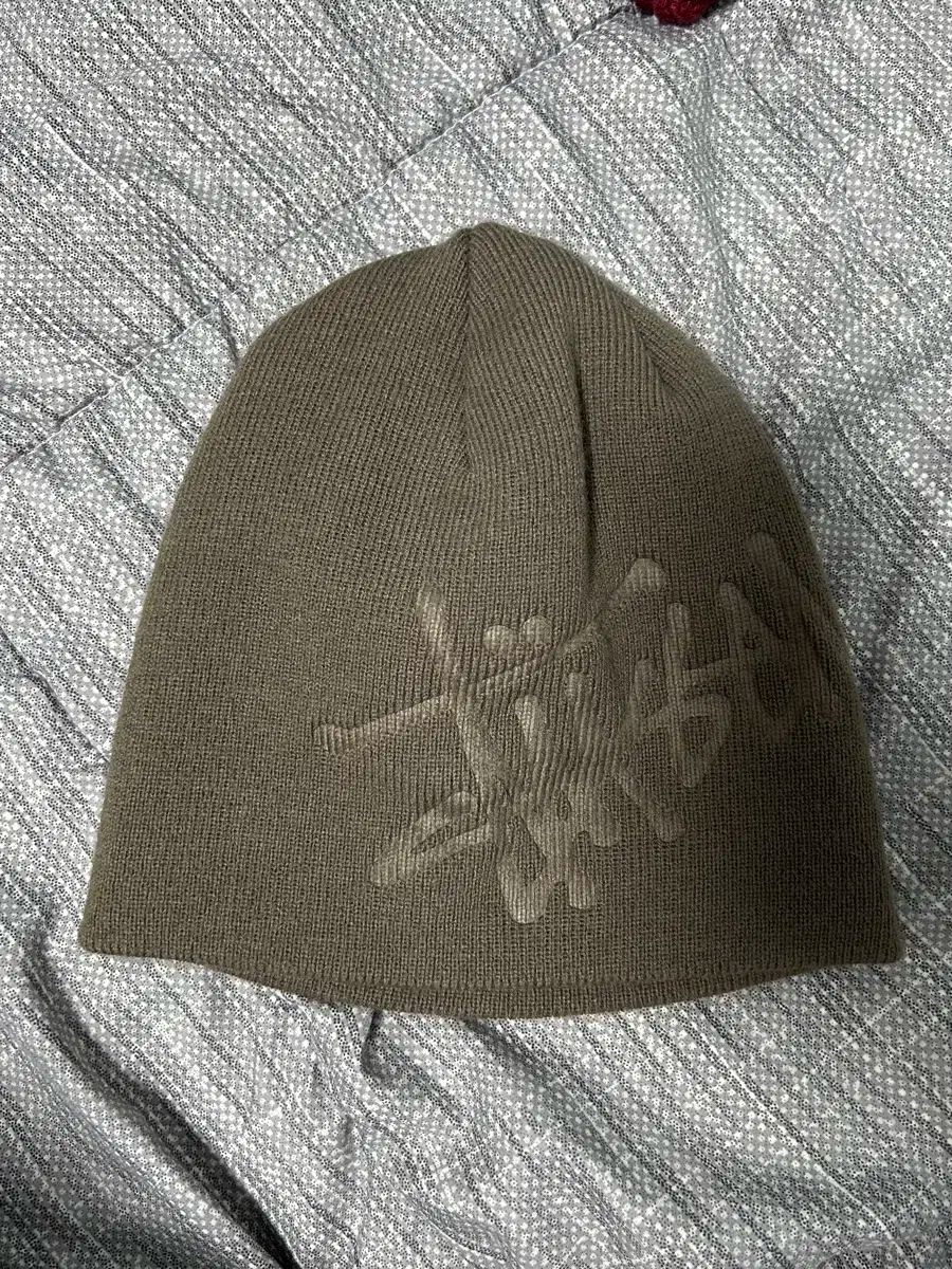 STÜ Saturday of Us ディボスド ストック ロゴ ビーニー