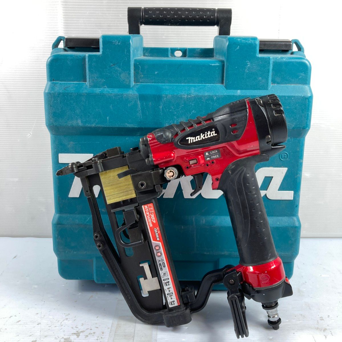 MAKITA マキタ 25 50 mm 4 MA線 高圧フロアタッカ ケース付 AT 450 HA レッド×ブラック