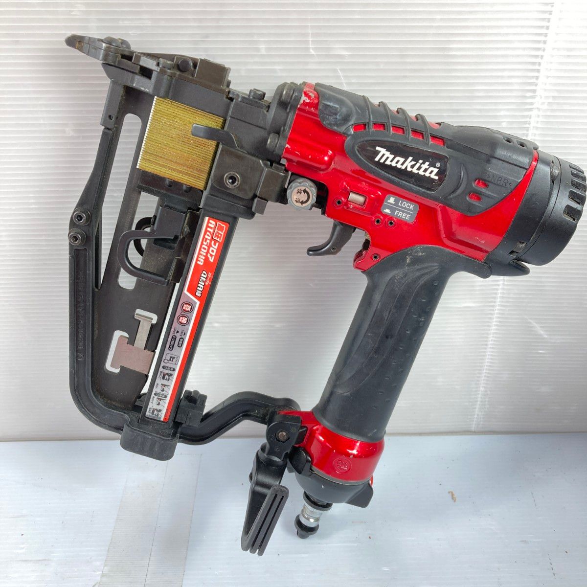 MAKITA マキタ 25 50 mm 4 MA線 高圧フロアタッカ ケース付 AT 450 HA レッド×ブラック