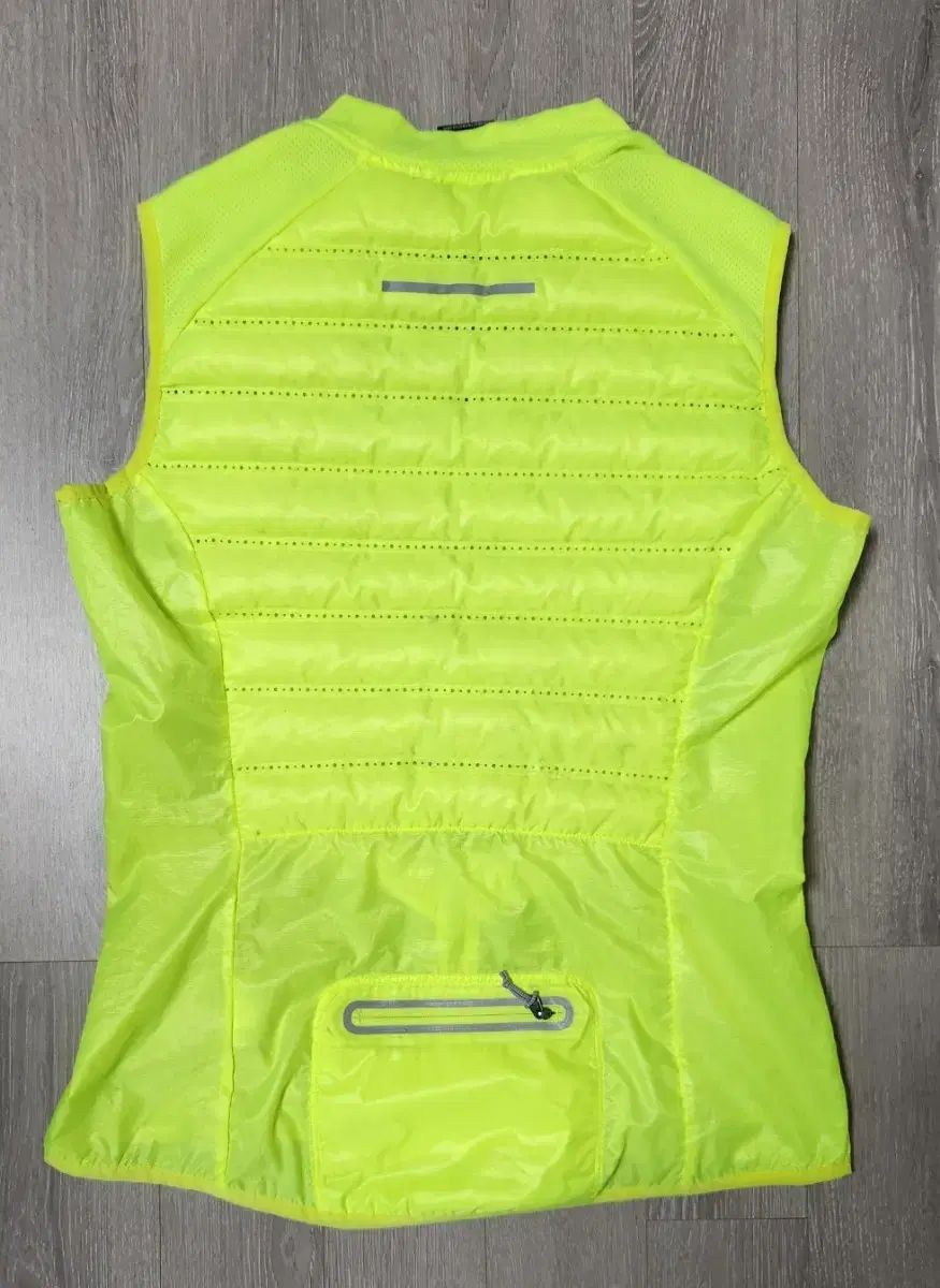 ナイキ エアロロフト ランニング ベスト L ネオン(ベスト) - メルカリ