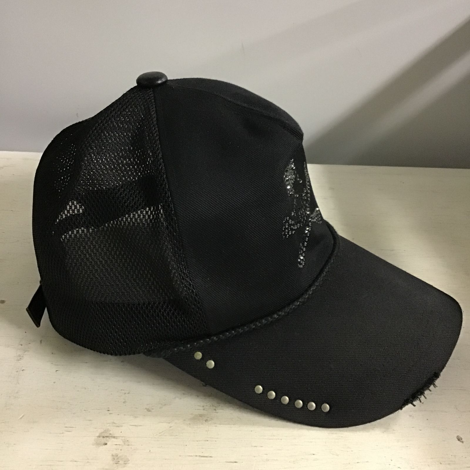 ロエン　スカルプレート&スタッズ装飾ダメージ加工キャップ/Roen