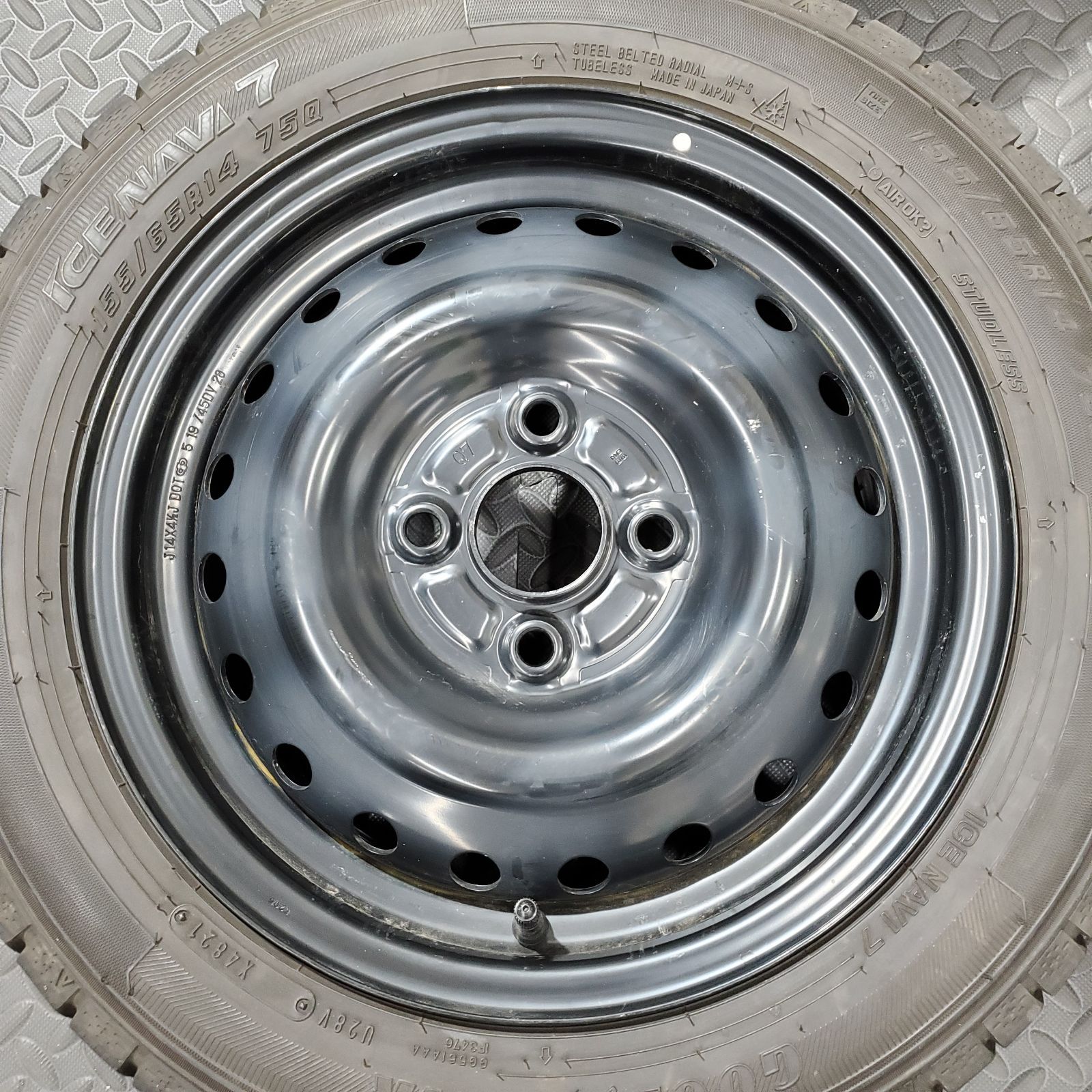 スタッドレスタイヤ 1244