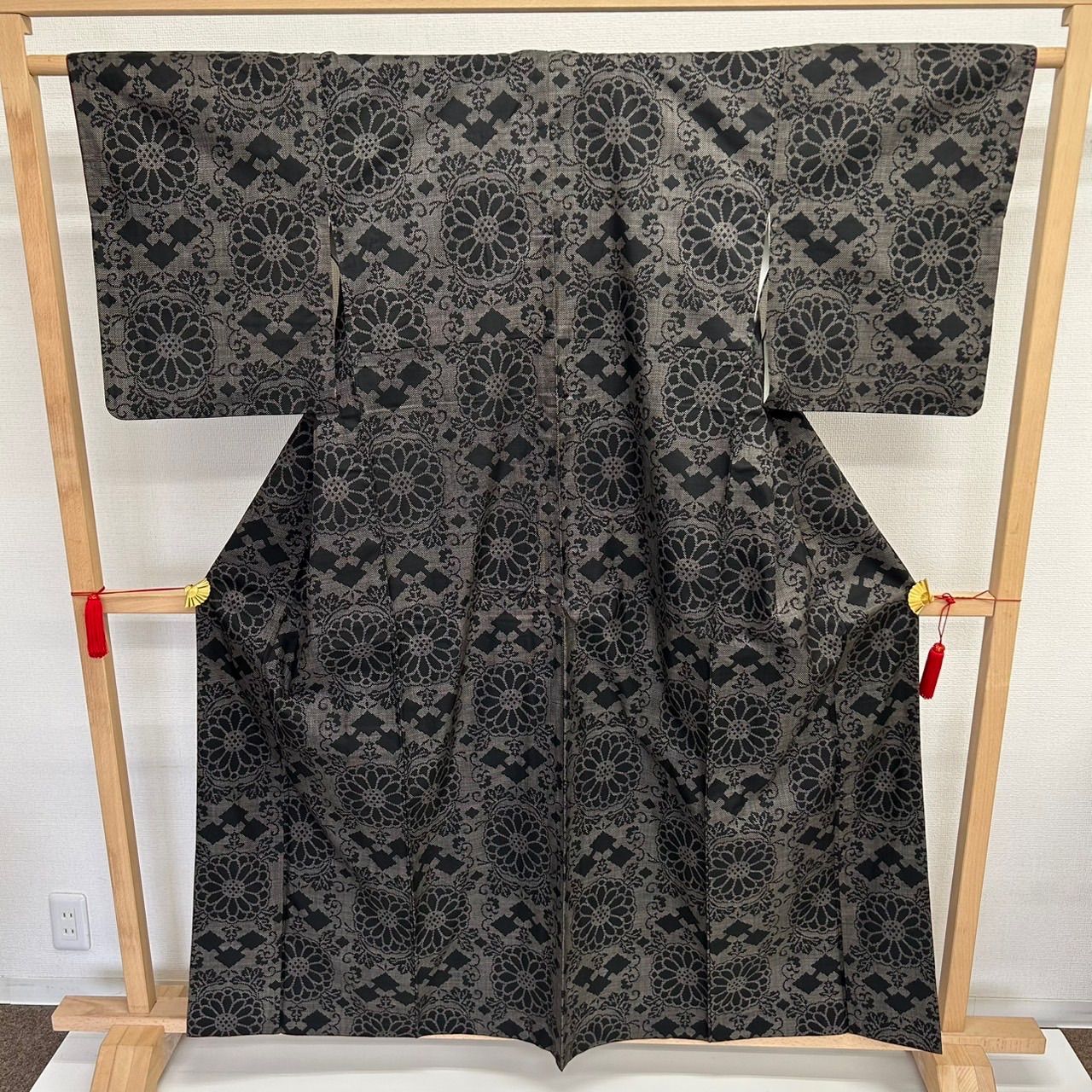 本場奄美大島紬 茶泥染 一元式 華紋 素敵な絣柄 正絹 着物 MK-1618