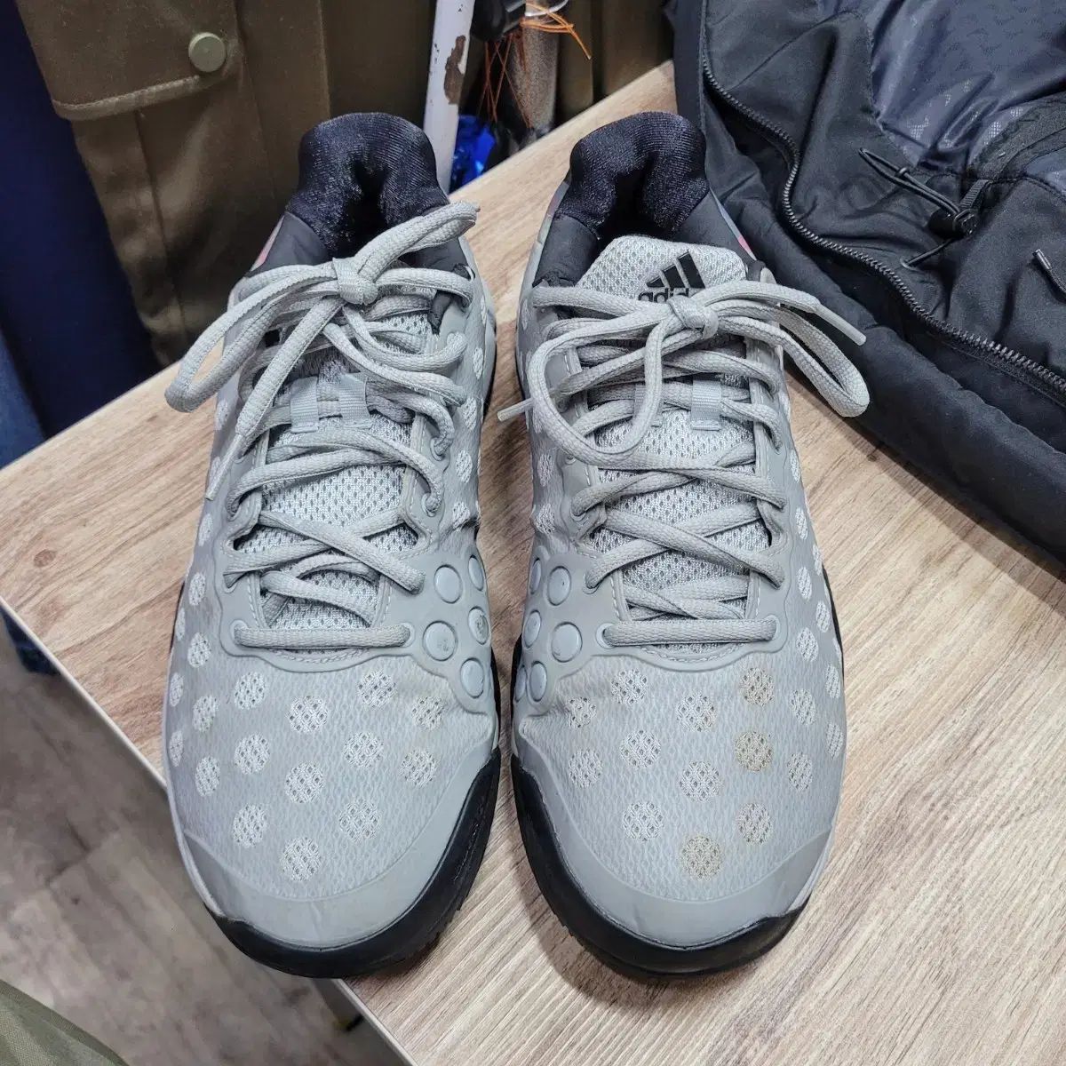 アディダス バリケード テニスシューズ グレー スニーカー