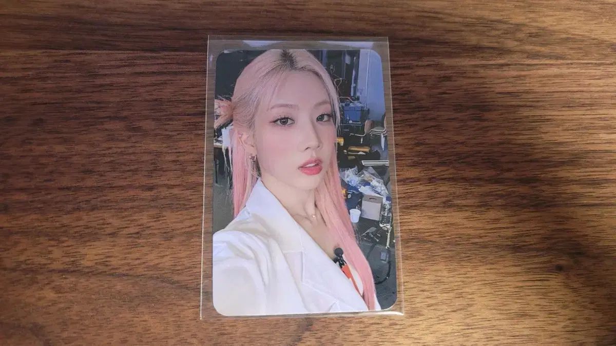 今月の少女(LOONA) キム・リップ トレカ - メルカリ