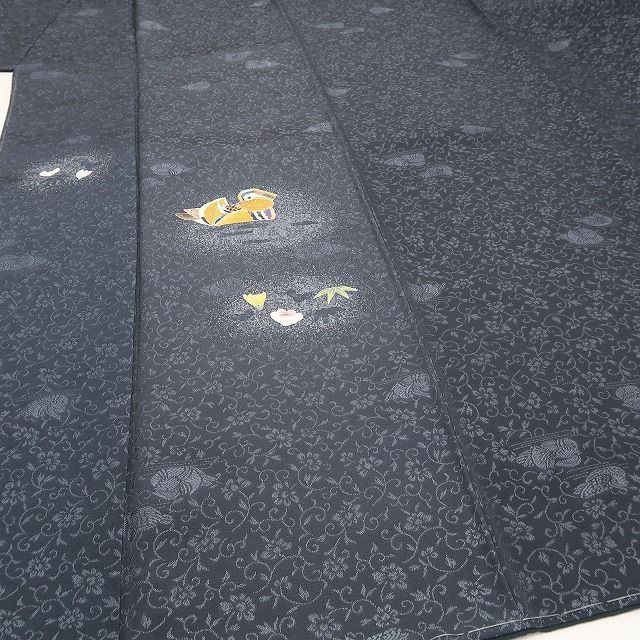 眠る水面の灯りとなる あまりにも美しい鴛鴦