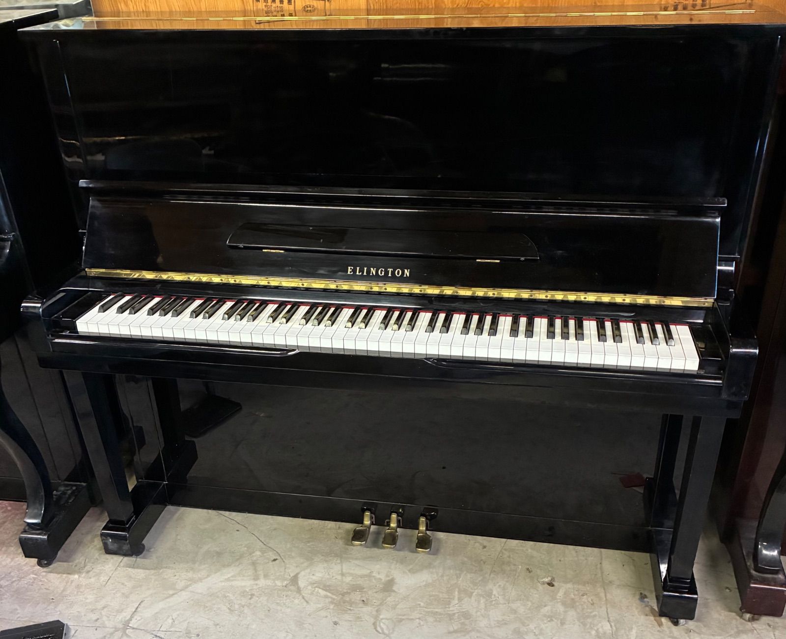 エリントンピアノ浜松の中堅メーカーだった大成ピアノ製の です