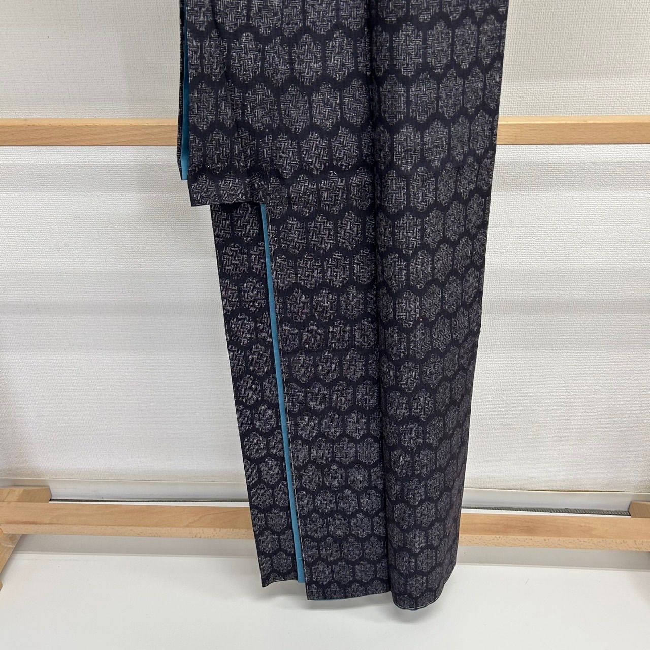  本場結城紬 亀甲繋ぎ 藍 素敵な絣柄 正絹 着物 MK 1624 紬 着物