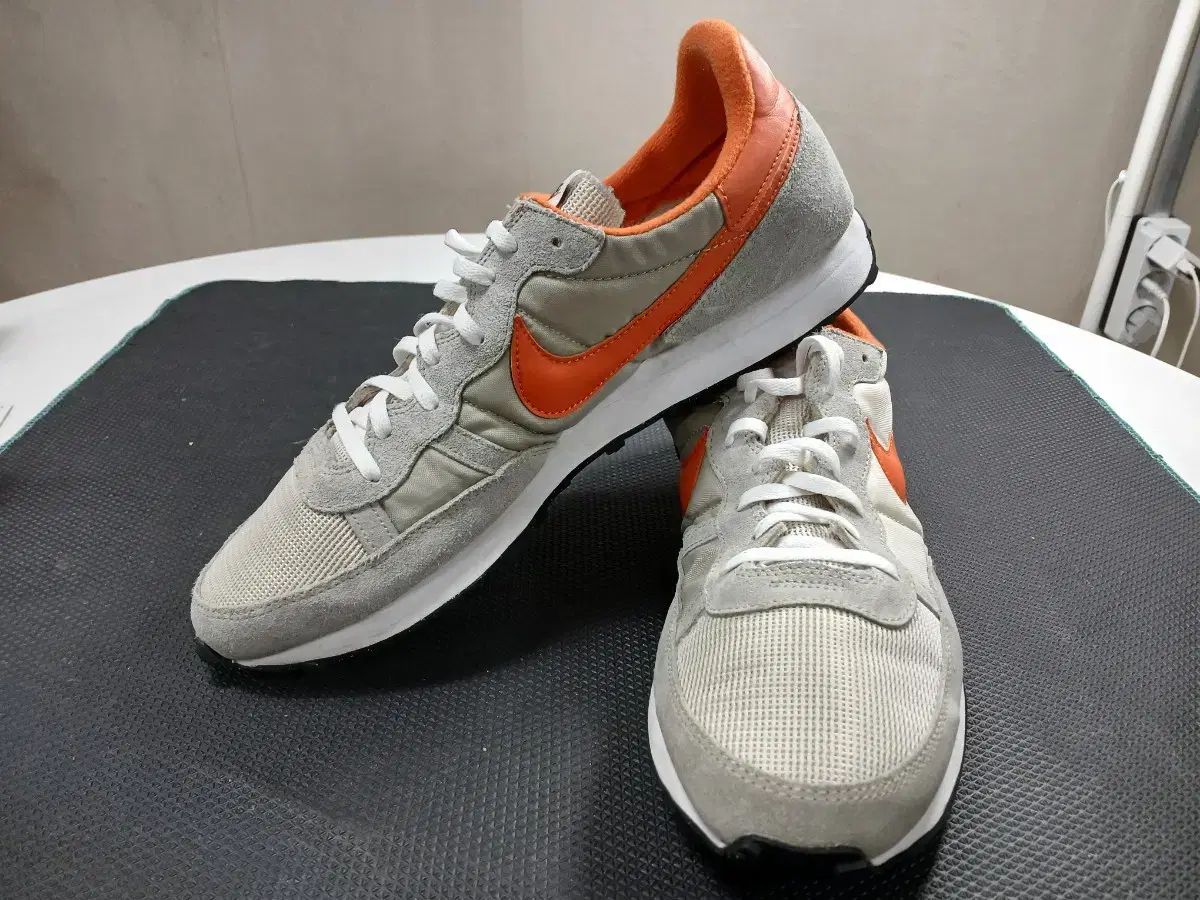 ナイキ チャレンジャー OG 軽量スニーカー 275 300 細幅