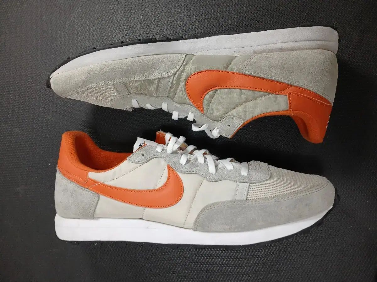 軽量スニーカー