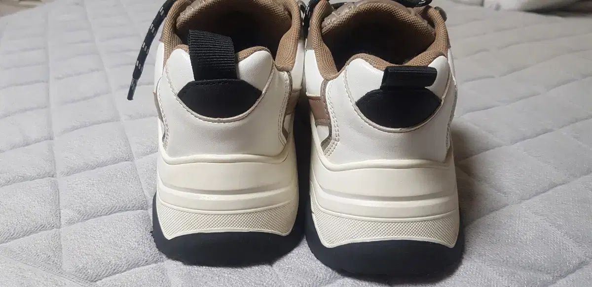 ザラ スニーカー