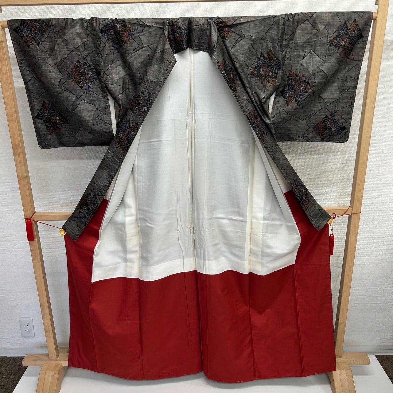 本場大島紬 茶泥染 カタス式 裄66 美しい絣柄 正絹 着物 MK-1625