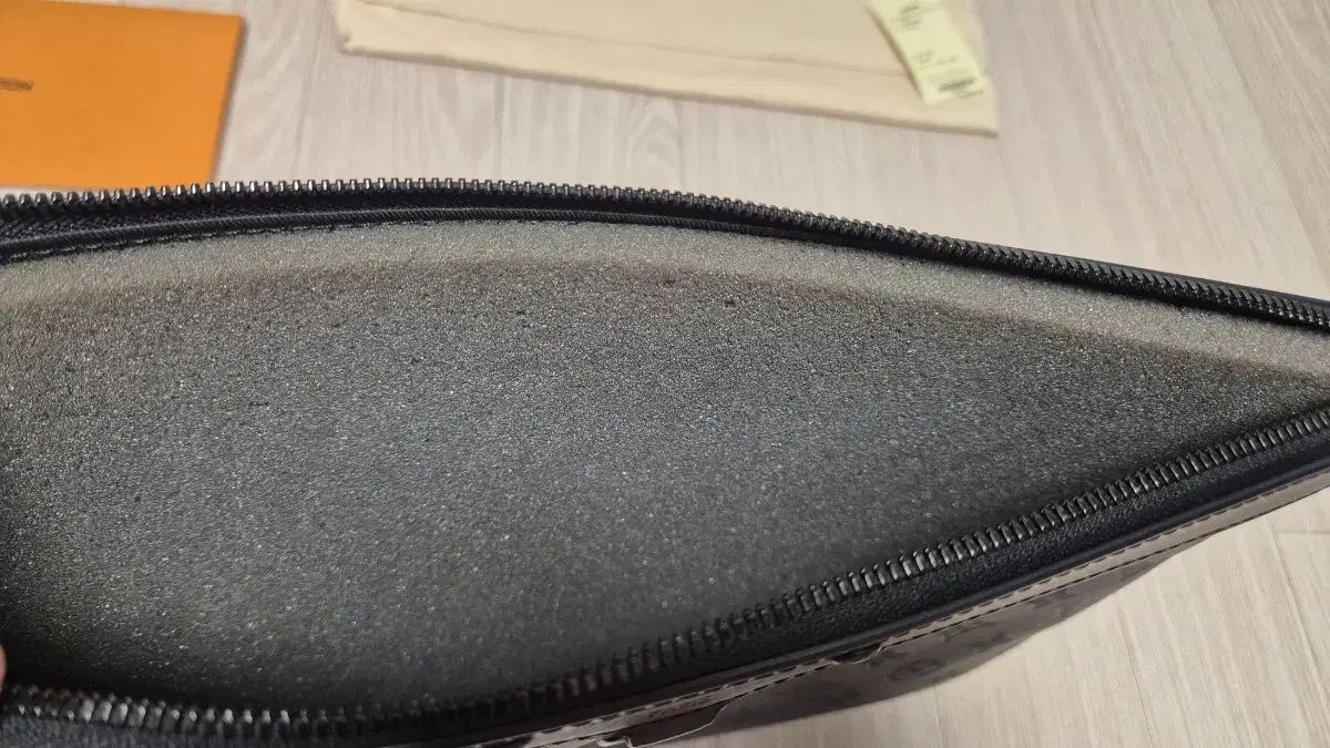 ルイヴィトン クラッチバッグ m 62903 フルセット レシート含む ビッグシルエット ブルゾン