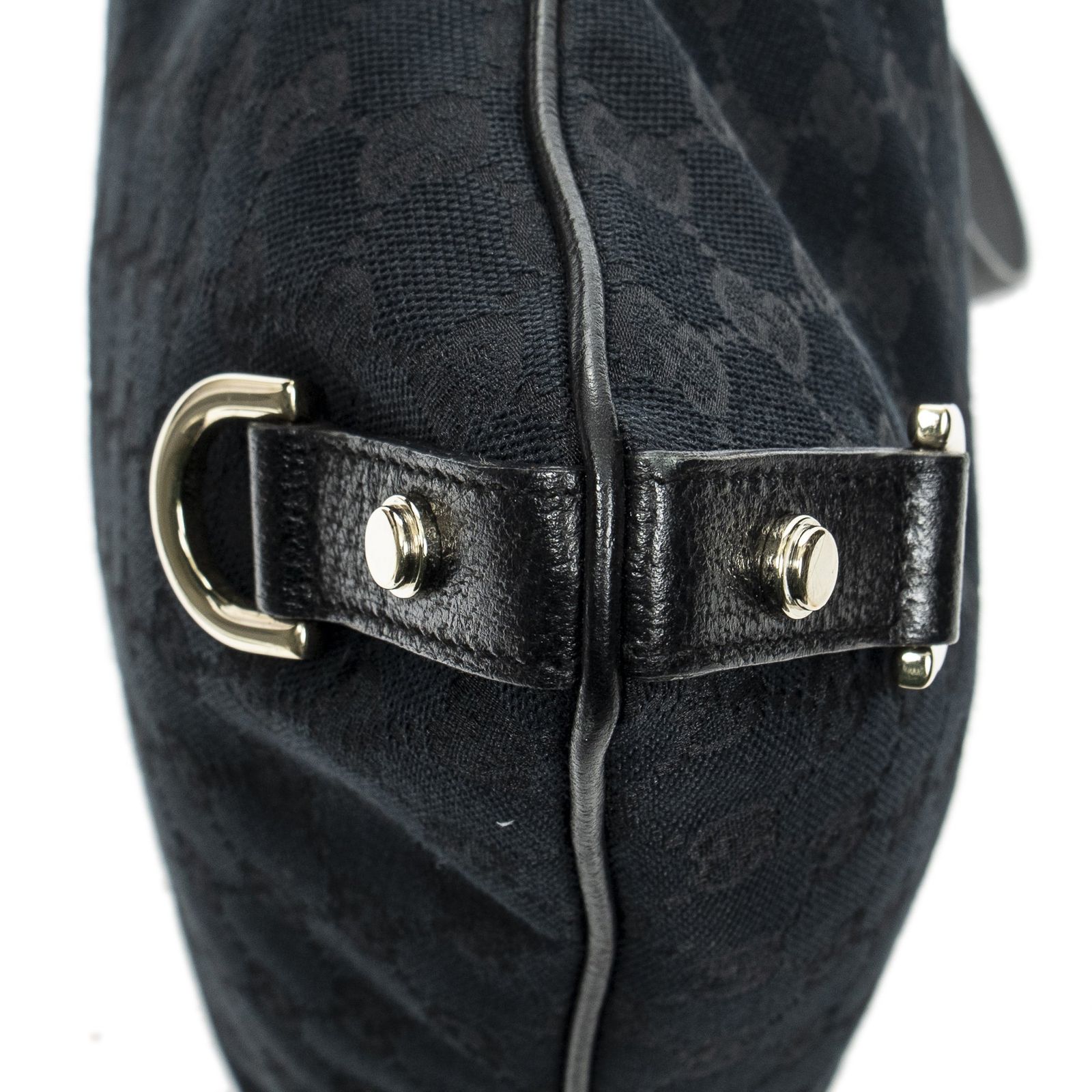 グッチアビークロスボディ黒GGキャンバスA