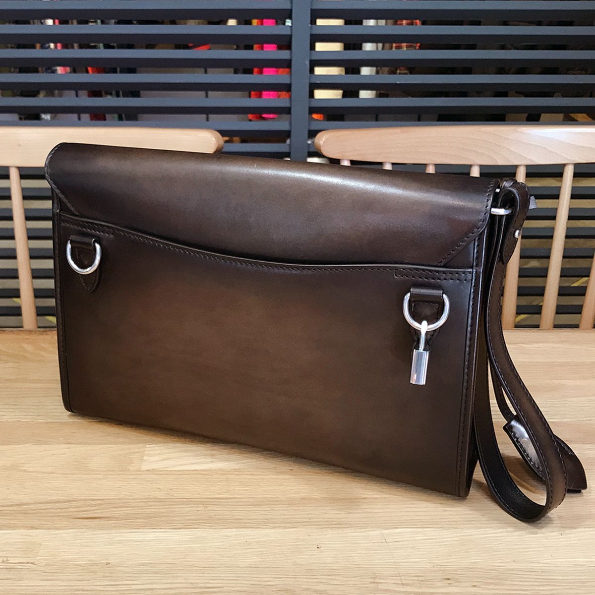 新品同様 ベルルッティ 現行 エミーオメッセンジャー 2WAYクラッチ