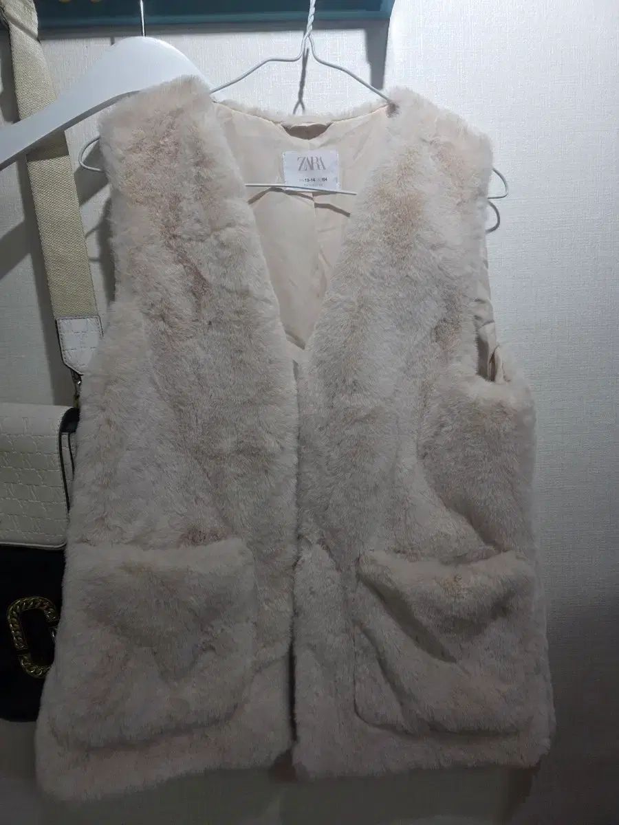 キッズ服(100cm~) ZARA ザラ アイボリー ファー ベスト 160