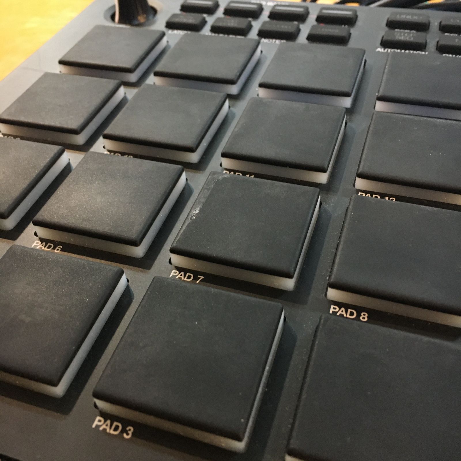 63 3 1126 AKAI MPC LIVE Ⅱ 2 サンプラー 店舗併売品