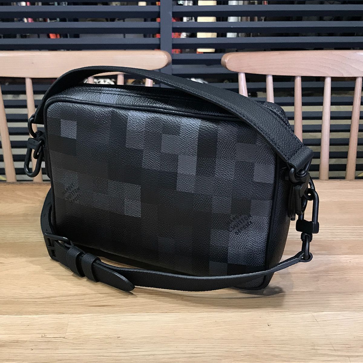 ルイヴィトン ダモフラージュ ナイルメッセンジャー ブラック 黒 M 14988 2 WAY斜め掛けショルダー 14679