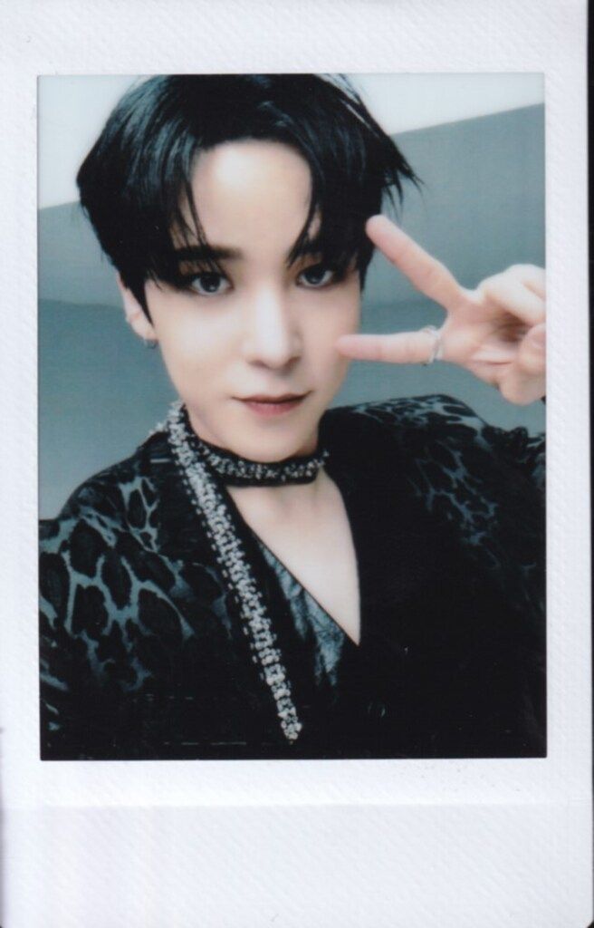 ATEEZ THE WORLD EP PARADIGM YUN HO チェキ - メルカリ