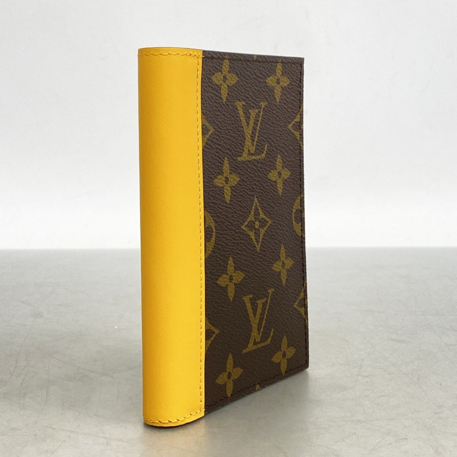ルイ ヴィトン Louis Vuitton パスポートケース モノグラム マカサー ク―ヴェルテュールパスポールNM M 12827 サフランイエローメンズ
