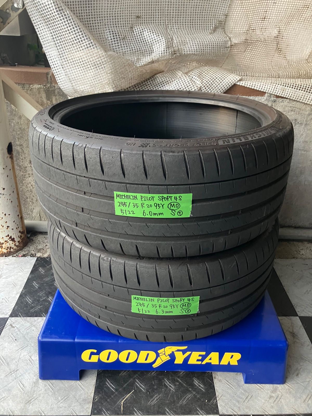 中古タイヤ245/35R20 ミシュランPS4 2本 ポルシェなどに ポルシェ