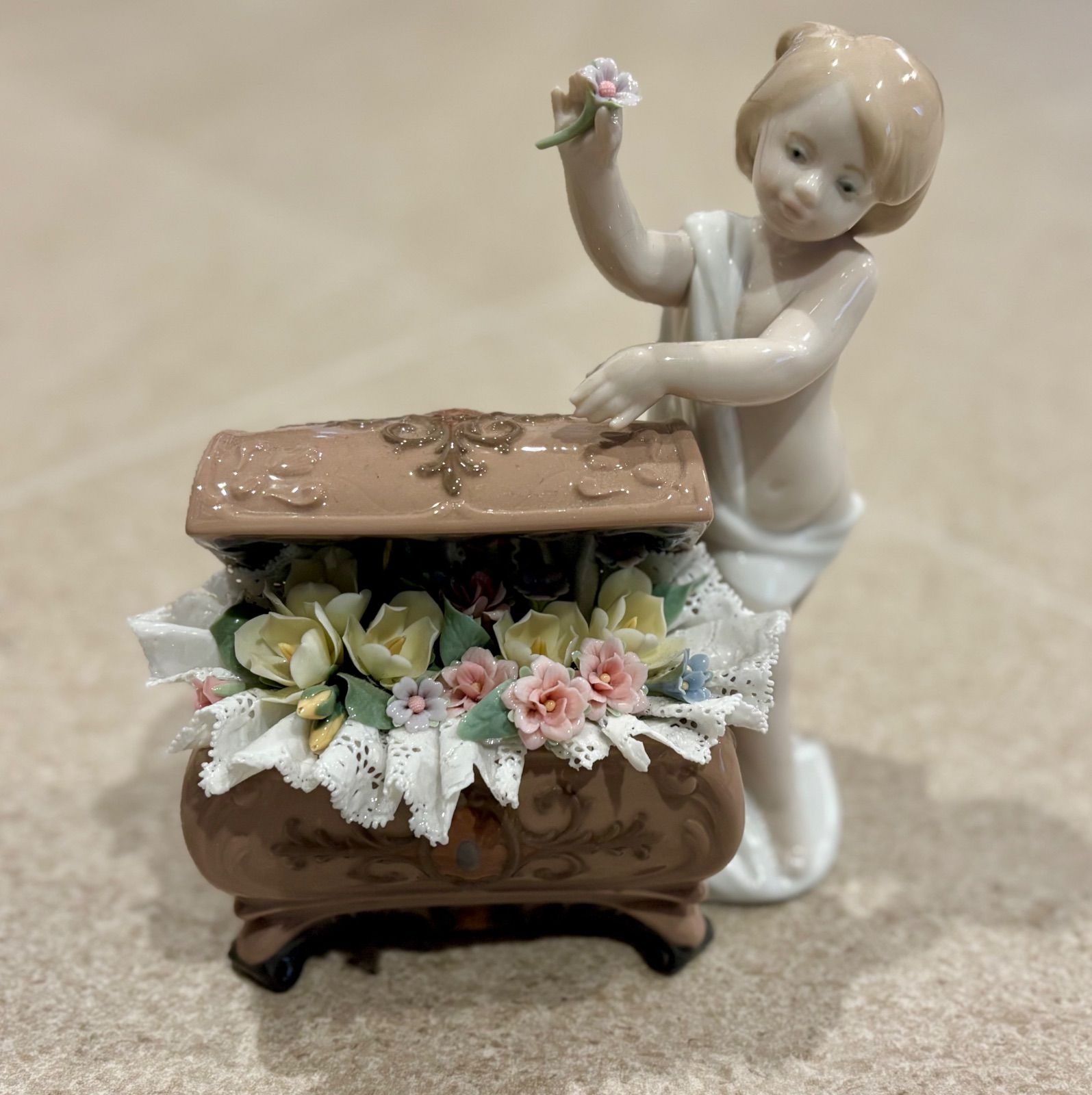 LLADRÓ／リヤドロ】陶器フィギュリン フラワーボックス 天使 置物