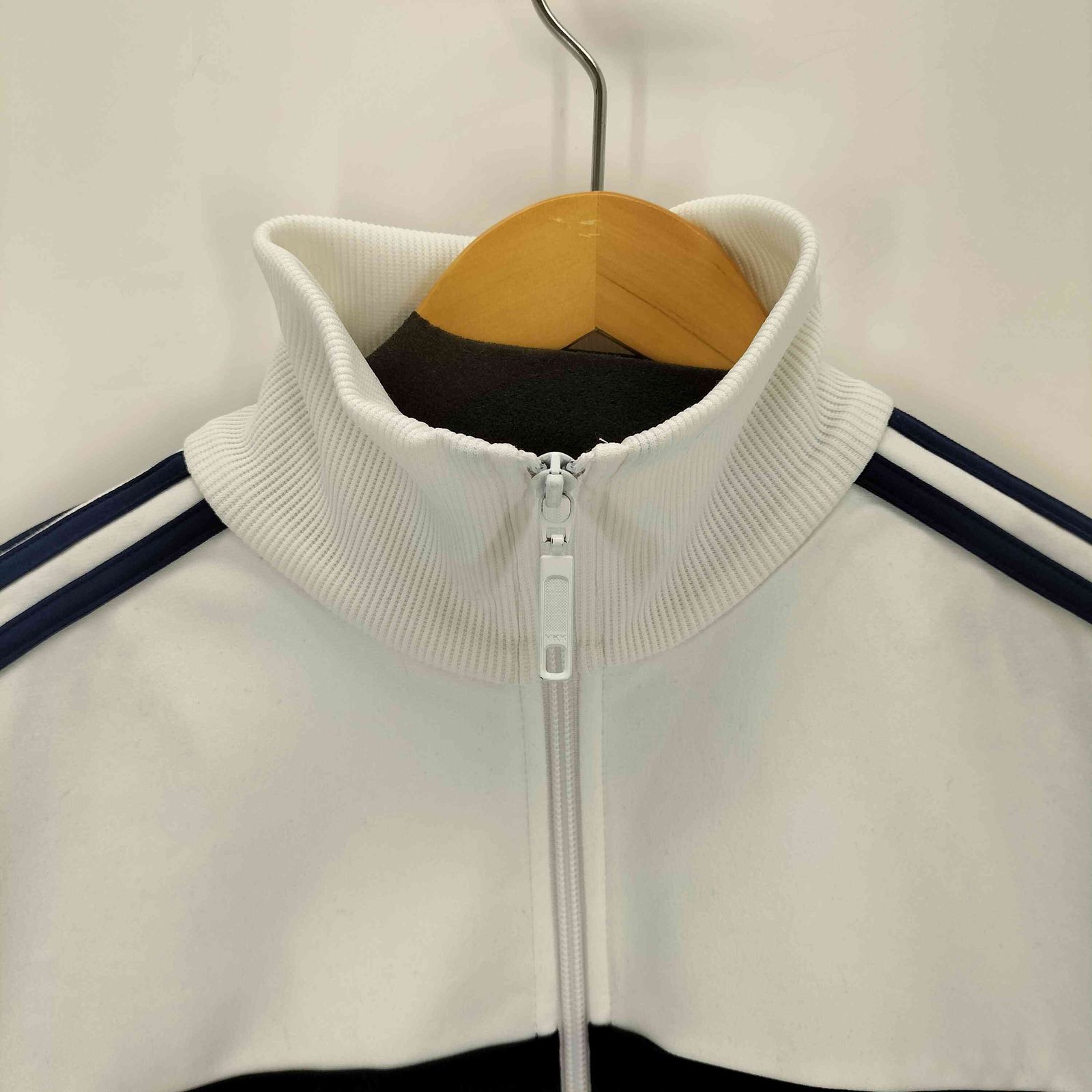 トラックジャケット