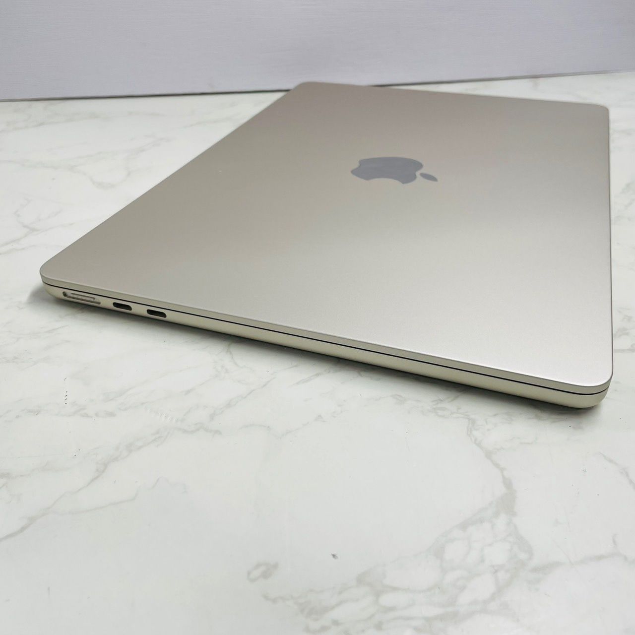 美品 MacBook Air 2024 13インチ M3 8GB 256GB 充放電5回 バッテリー