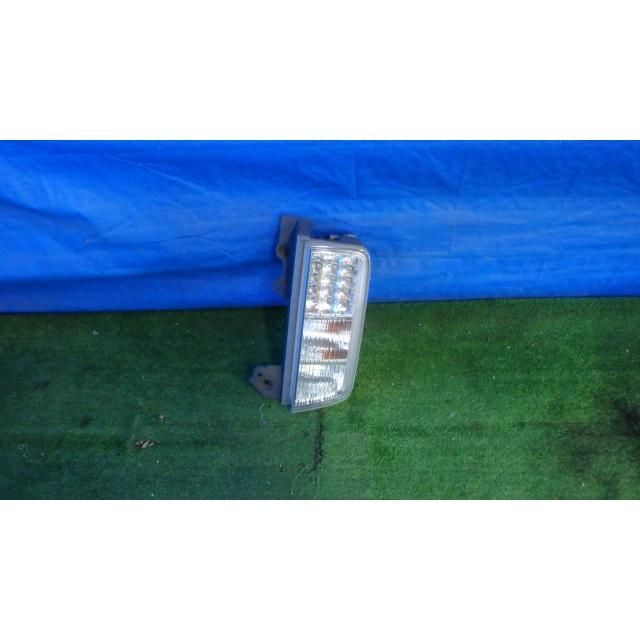 エルグランド DBA PNE 52 右テールランプ