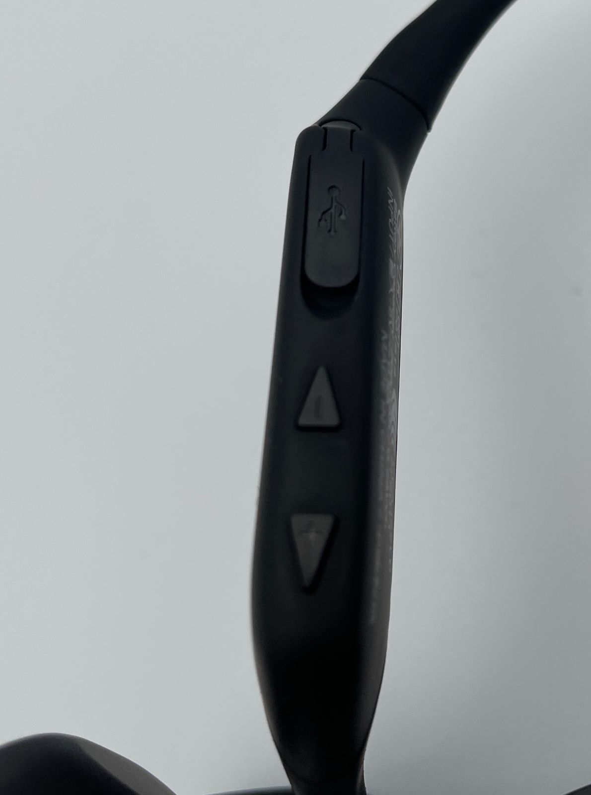 管理番号3263 オーディオテクニカ ワイヤレスイヤホン bluetooth 軟骨伝導|aptx HD|マルチポイント|マイク付き|通話品質強化|ノイズキャンセリング|プリセットEQ | 最大約20時間再生 急速充電 IPX 4 防水防塵|ブラック