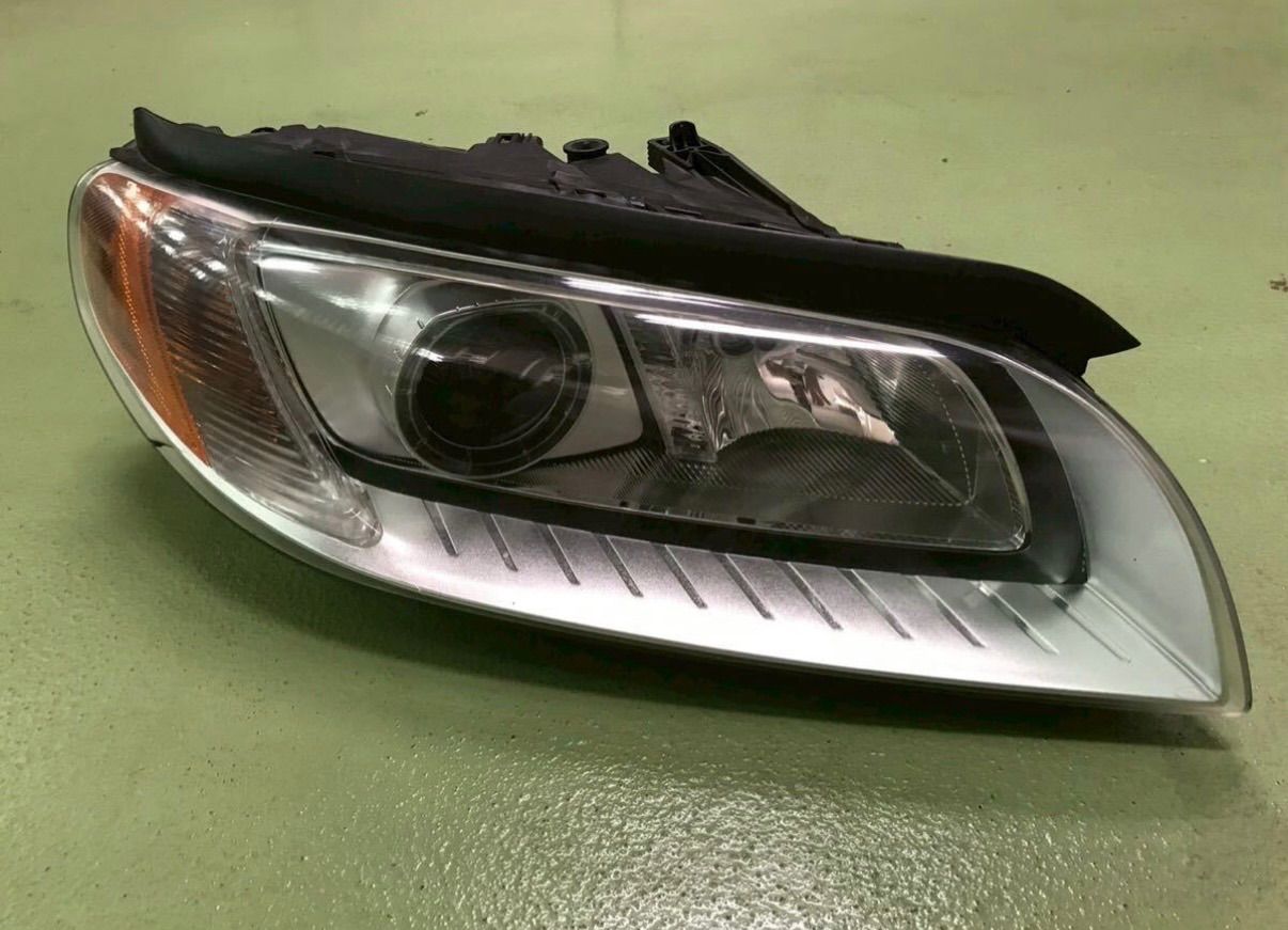 257-186 VOLVO ボルボ V70 DBA-BB5254W 純正 ヘッドライト 右 HID 外装