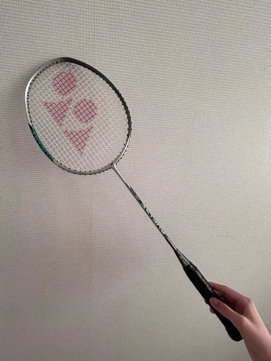 ヨネックス、中級者向けソフトテニスラケット「F-LASER 5S/5V」の新