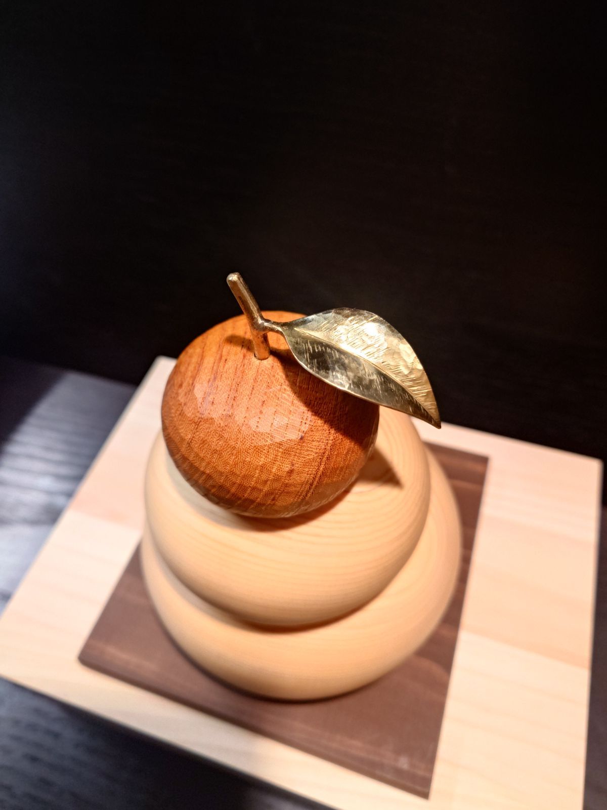 木製鏡餅 大 木箱入り手彫りタイプBｔ２