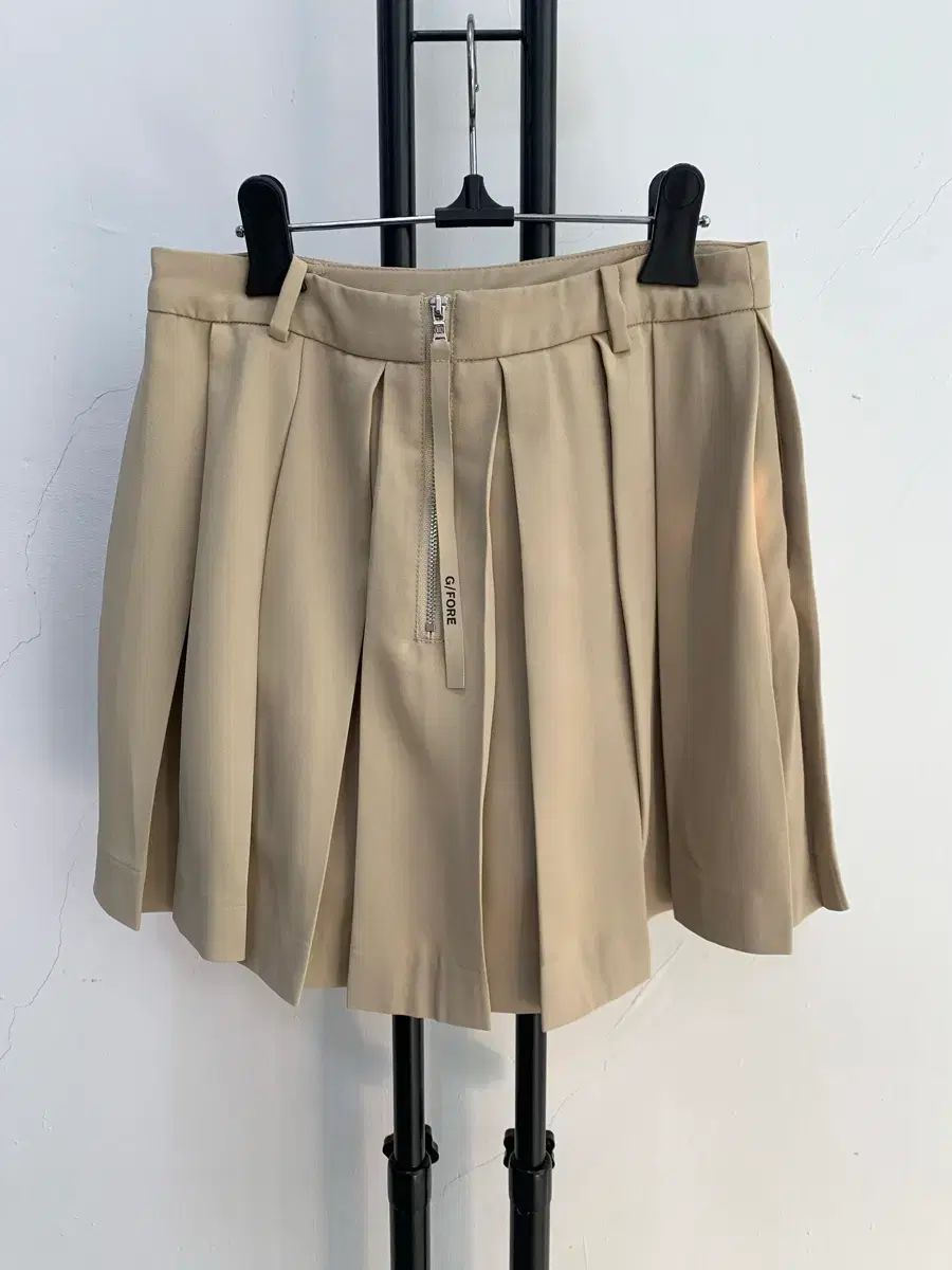 正規品 G FORE (ジーフォア) ベージュ プリーツ ゴルフ ミニスカート