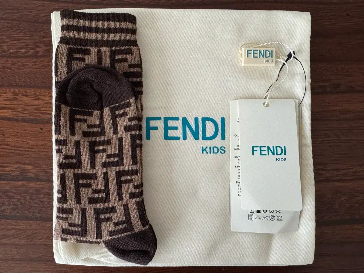 FENDI フェンディ キッズ FF ロゴ 靴下 ダストバッグ