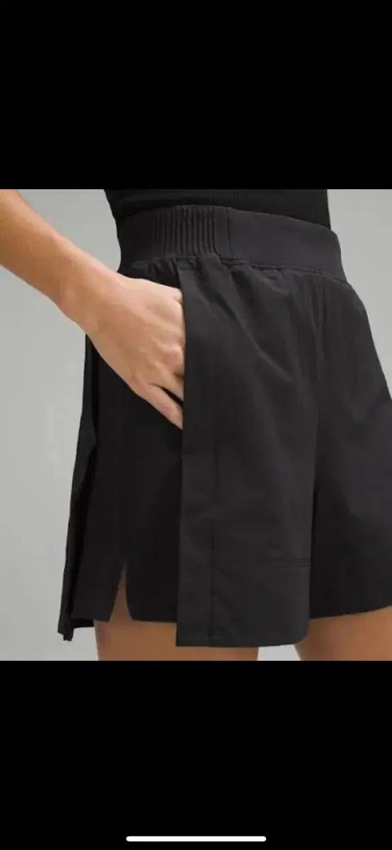 ルルレモン ウーブン リラックスフィット ショーツ4