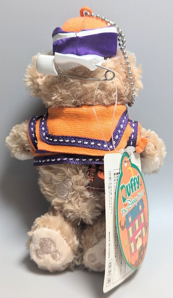 東京ディズニーシー ぬいぐるみバッジ ダッフィー(オレンジ/紫セーラー