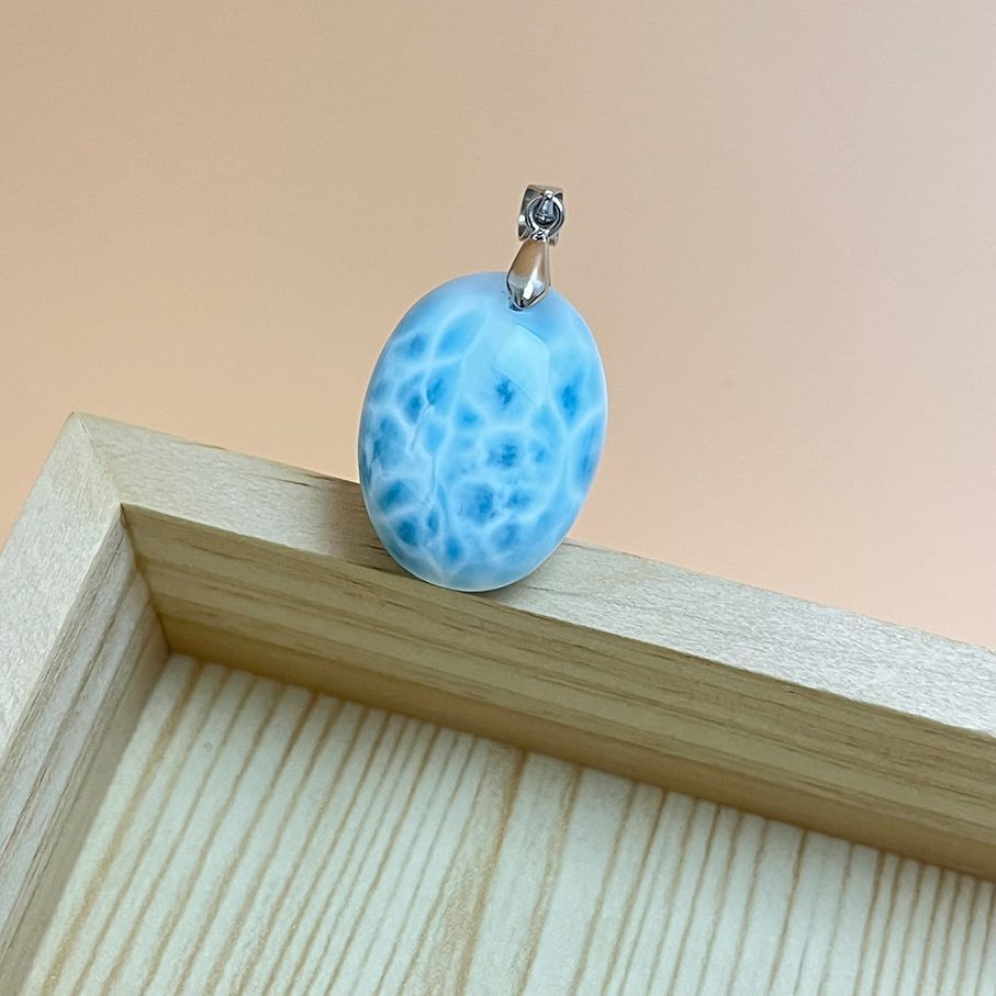 絶賛 EU製 ラリマーペンダント パワーストーン アクセサリー 天然石 お守り プレゼント 約24.4*18.5*9.3 mm ZB 9737