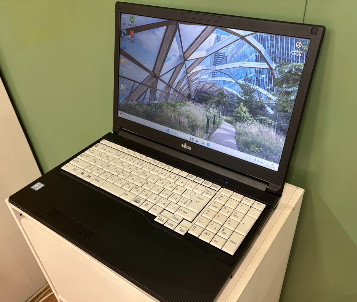リユースノートパソコン Windows 11 FUJITSU A 579|CX メモリ8 GB 店頭併売中