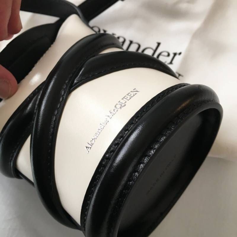 極美品 Alexander McQueenアレキサンダー・マックイーン ショルダー