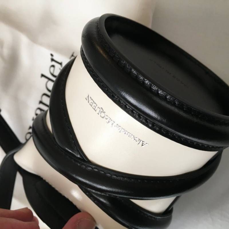 極美品 Alexander McQueenアレキサンダー・マックイーン ショルダー