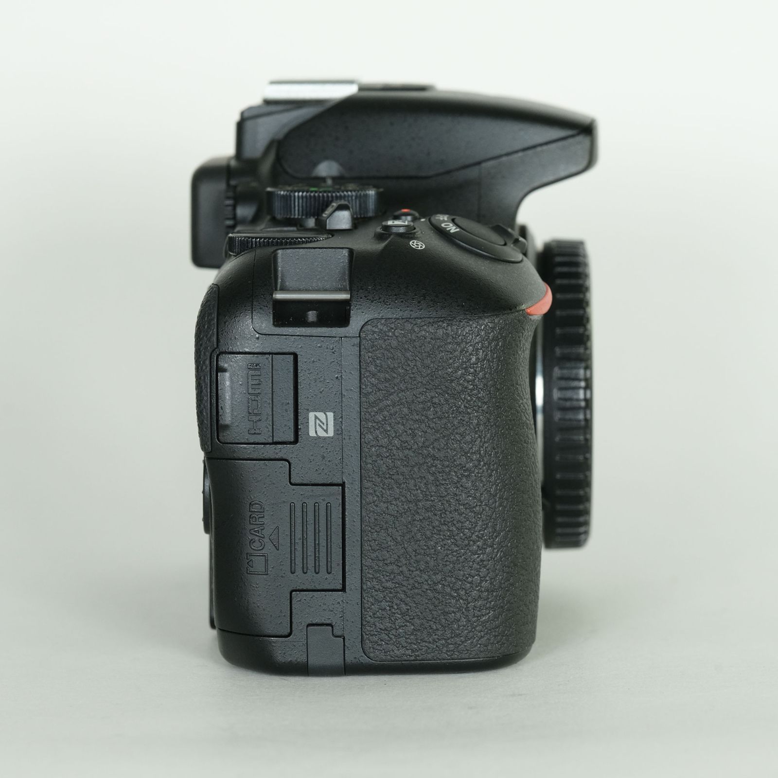 新品級◆Nikon D5600 ボディ◆シャッター回数4600回のみ♪2794 新品級◇Nikon D5600 ボディ◇シャッター回数4600回のみ♪2794 新品級