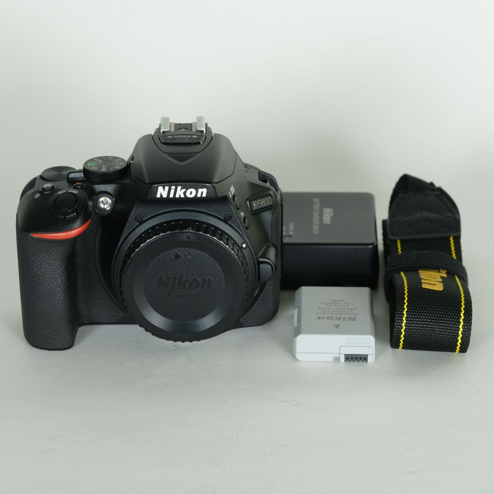 美品 | シャッター数4,530回] Nikon D5600 [ボディ] | Nikon Fマウント