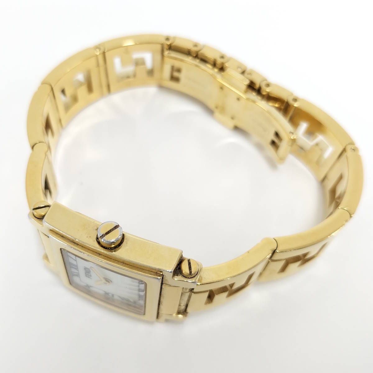 FENDI クアドロ レディース 腕時計 クオーツ SS GP ホワイトシェル文字