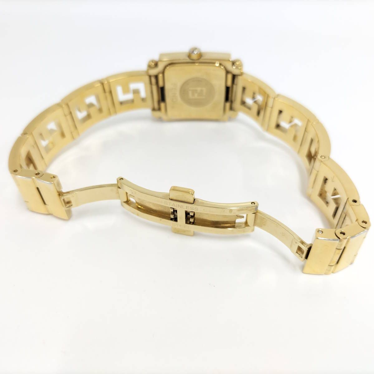 FENDI クアドロ レディース 腕時計 クオーツ SS GP ホワイトシェル文字