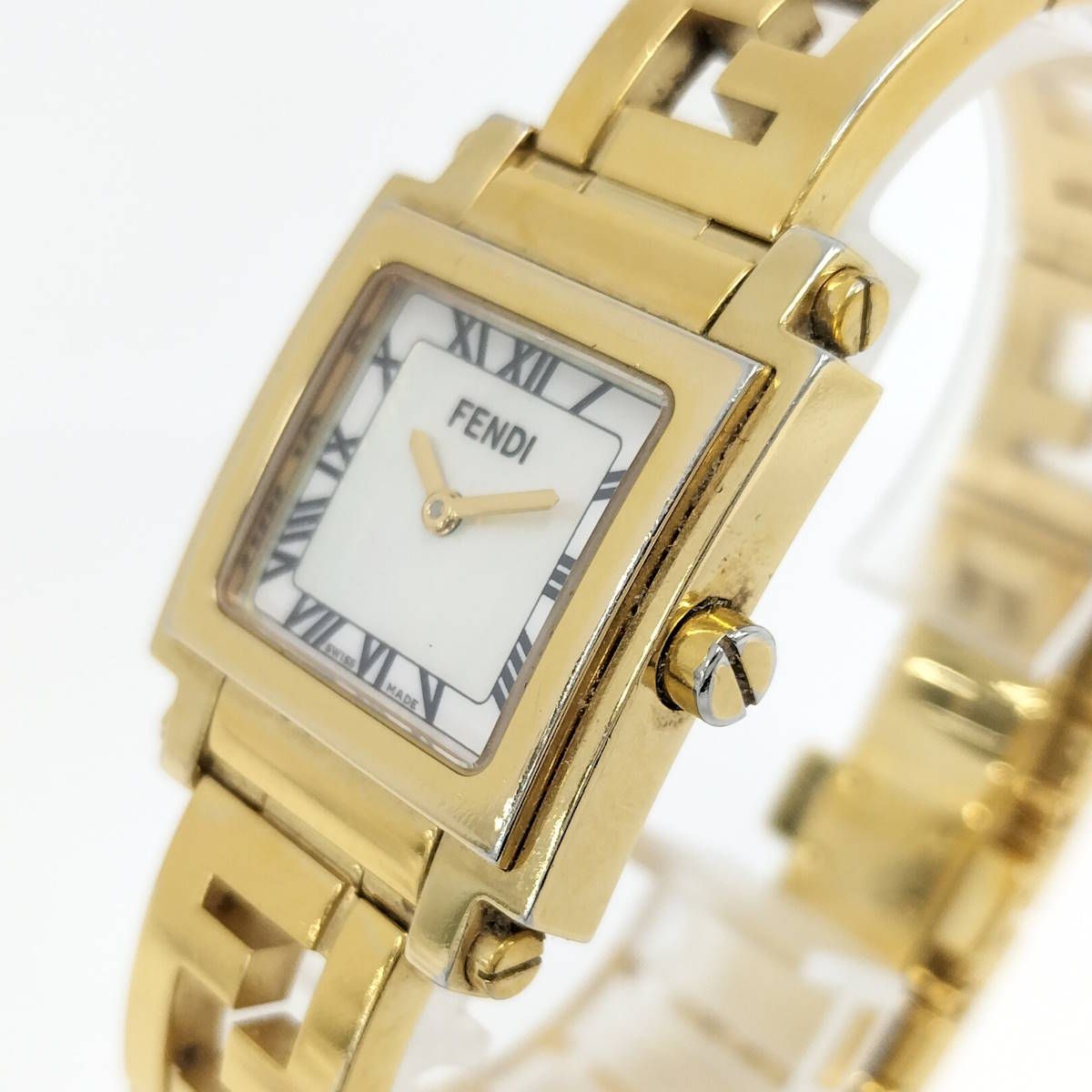 FENDI クアドロ レディース 腕時計 クオーツ SS GP ホワイトシェル文字