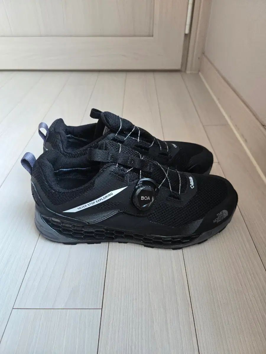 黒色 GORE-TEX 登山靴 BOA SYSTEM 250