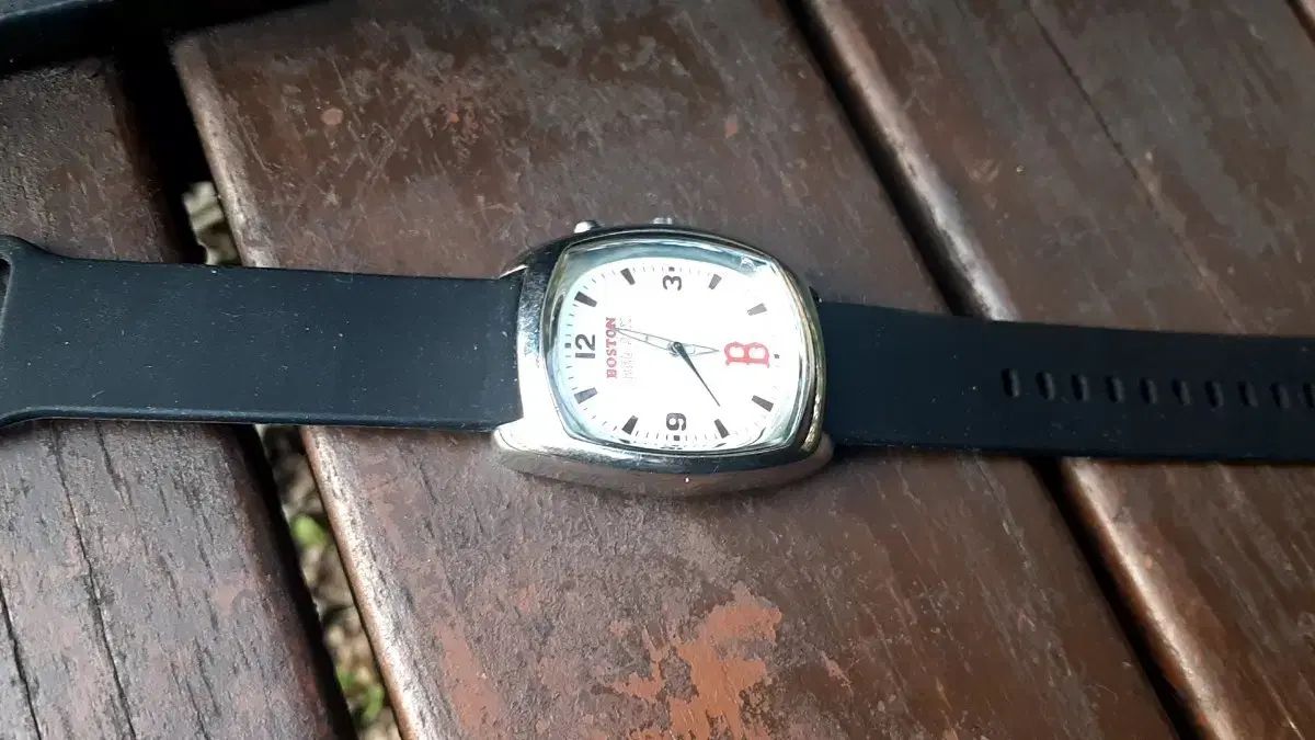MLBオリジナルヴィンテージ アナログ ボストン レッドソックス チーム時計