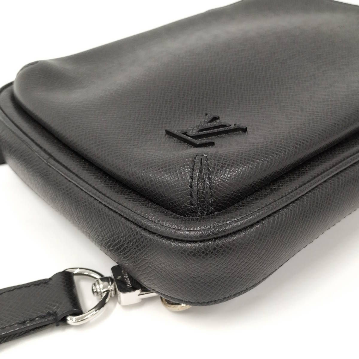 LOUIS VUITTON タイガ アヴェニュースリングバッグ M30863 - メルカリ