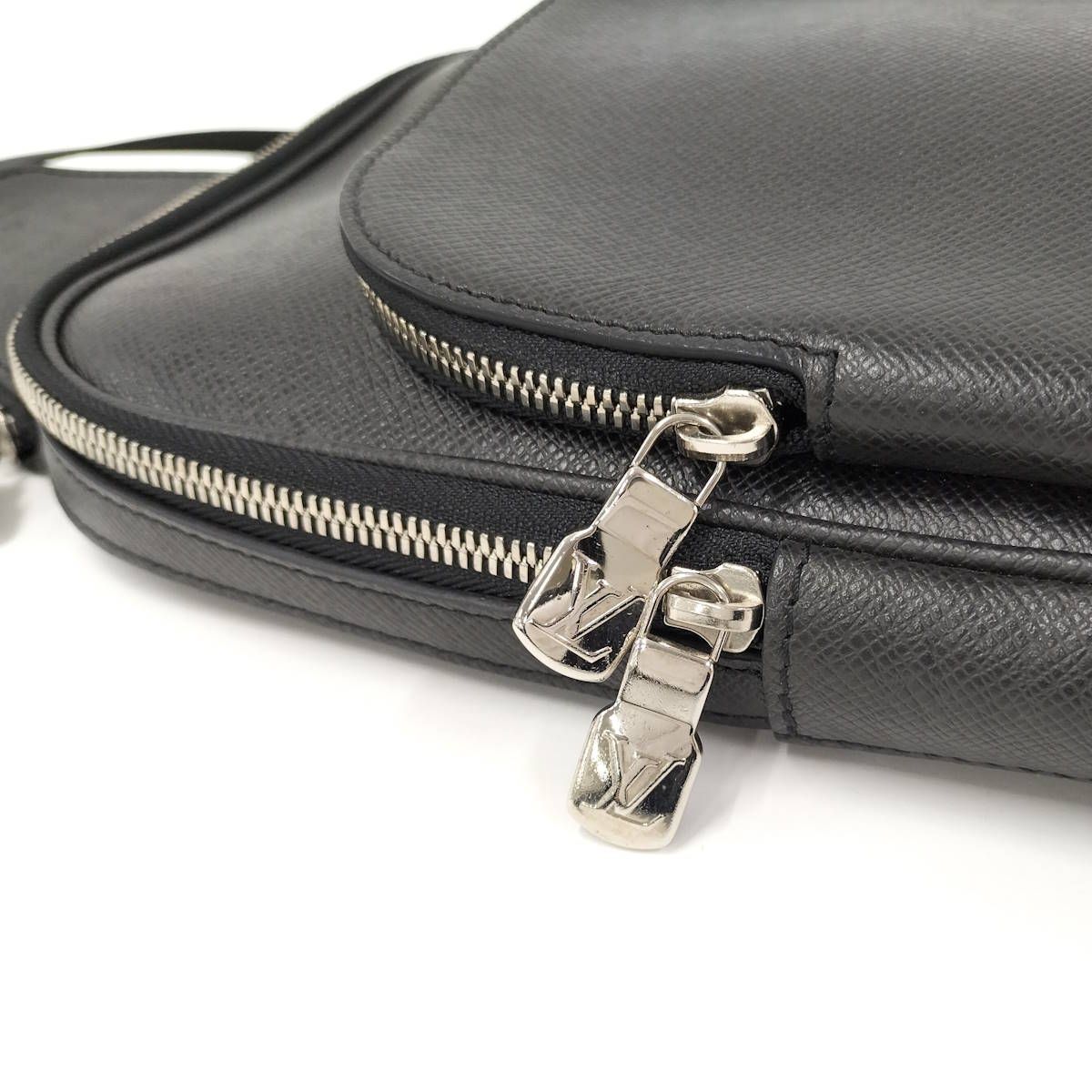 LOUIS VUITTON タイガ アヴェニュースリングバッグ M30863 - メルカリ